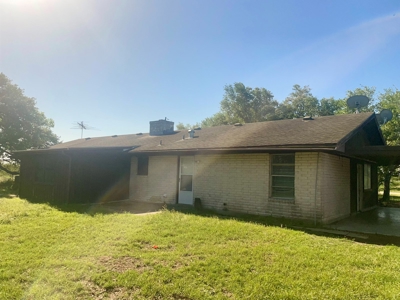 Country Home with 10 Acres in Skidmore - image 24