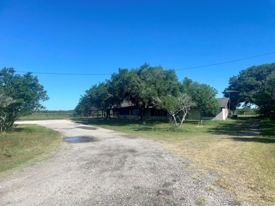 Country Home with 10 Acres in Skidmore - image 7
