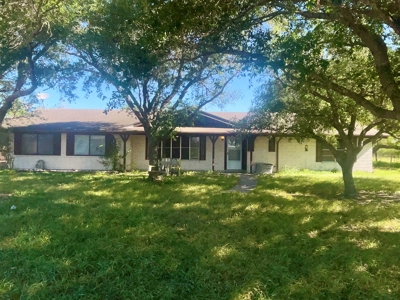 Country Home with 10 Acres in Skidmore - image 1