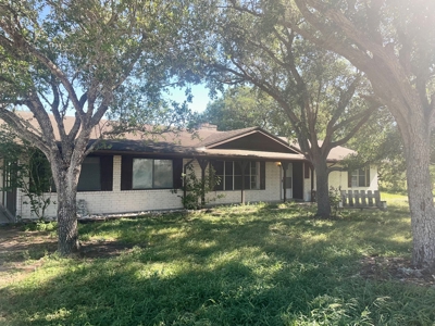 Country Home with 10 Acres in Skidmore - image 3