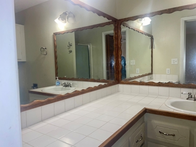 Country Home with 10 Acres in Skidmore - image 16