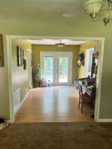 In Town Home- 3 Bedroom/2 Bath With In-Ground Pool - image 3
