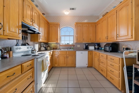 Home on Acreage in Crawford, Texas for Sale Crawford ISD - image 13
