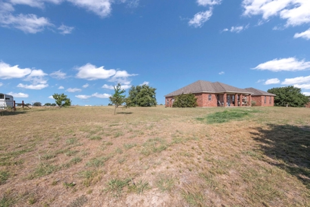 Home on Acreage in Crawford, Texas for Sale Crawford ISD - image 1