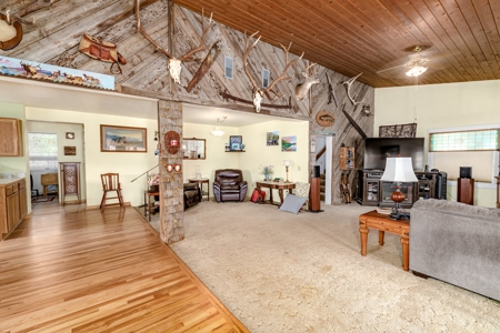 3 bed, 2 bath Country Home on Acreage near Yellowstone Park - image 20