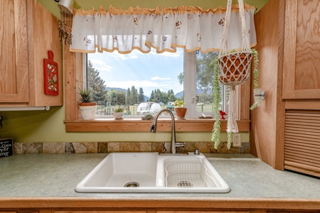 3 bed, 2 bath Country Home on Acreage near Yellowstone Park - image 23