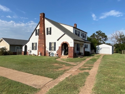 WELCOME HOME…to 922 3rd Street, Alva, Oklahoma 73717! - image 4