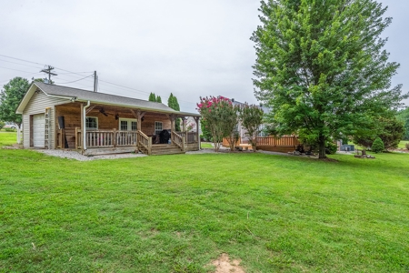 Brick Home on Large Corner Lot w/ Workshop - White Bluff, TN - image 27