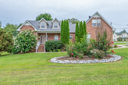 Brick Home on Large Corner Lot w/ Workshop - White Bluff, TN - image 1