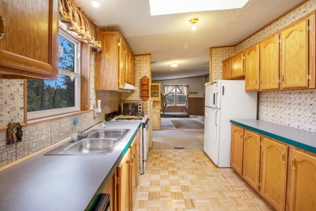 Mountain Retreat Bordering National Forest - image 17