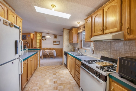 Mountain Retreat Bordering National Forest - image 19