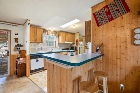 Mountain Retreat Bordering National Forest - image 21