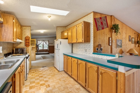 Mountain Retreat Bordering National Forest - image 16