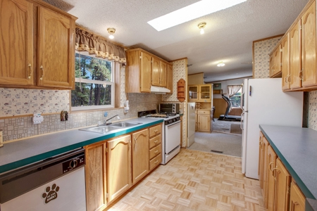 Mountain Retreat Bordering National Forest - image 18