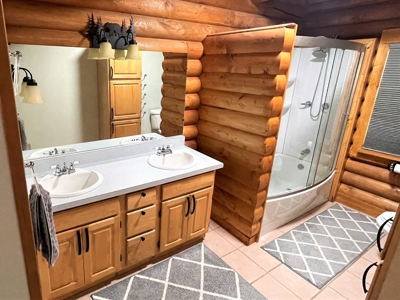 Mountain Log Home with 20+ Acres - image 11