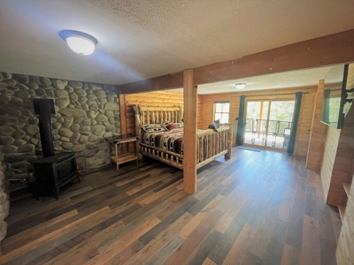 Mountain Log Home with 20+ Acres - image 26