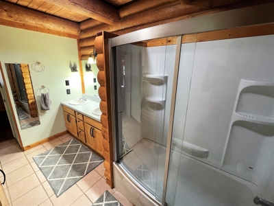 Mountain Log Home with 20+ Acres - image 12