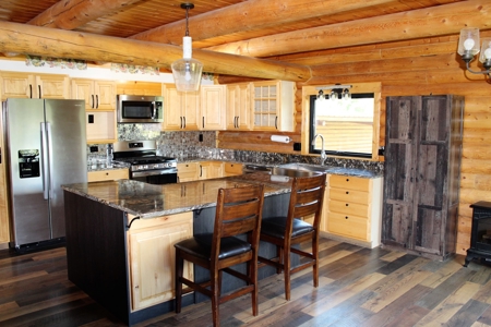 Mountain Log Home with 20+ Acres - image 15