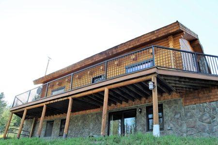 Mountain Log Home with 20+ Acres - image 2