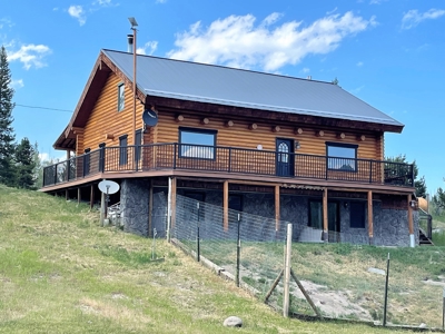 Mountain Log Home with 20+ Acres - image 1
