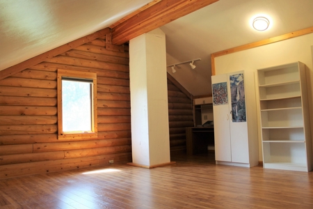 Mountain Log Home with 20+ Acres - image 20