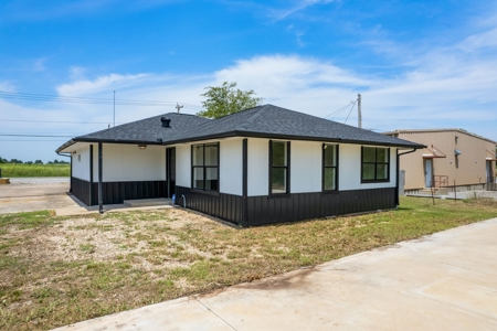 Commercial Property For Sale in Pryor, OK - image 1