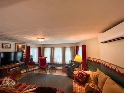 Charming New Englander in the Country - image 10
