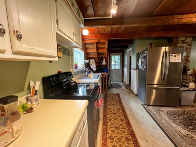 Charming New Englander in the Country - image 6