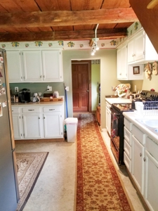 Charming New Englander in the Country - image 7