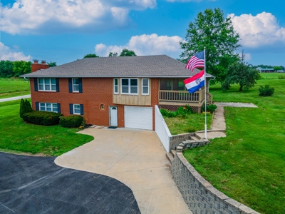 Home on Acreage For Sale Warrensburg, MO - image 2