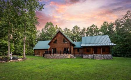 Stunning Log Cabin On Kerr Lake, NC - image 1