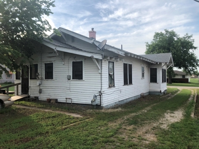 Perry OK Historic Home to Auction, 2 bed 1 bath - image 4