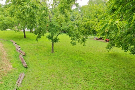 Large Family Home in Salem, Missouri. - image 25