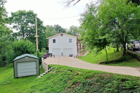 Large Family Home in Salem, Missouri. - image 29