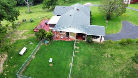 Country Home With Acreage In Melbourne, Arkansas - image 4