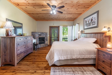 Lakefront Country Home with Acreage For Sale Reno TX - image 16