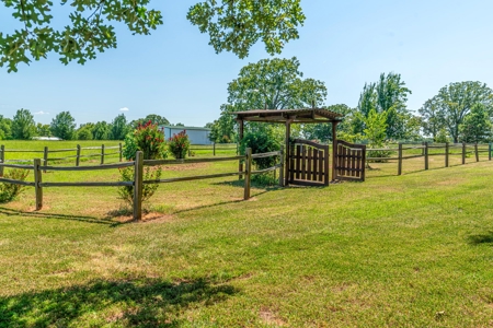Lakefront Country Home with Acreage For Sale Reno TX - image 34