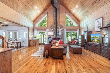 Lakefront Country Home with Acreage For Sale Reno TX - image 14