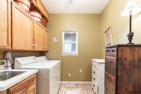 Lakefront Country Home with Acreage For Sale Reno TX - image 32