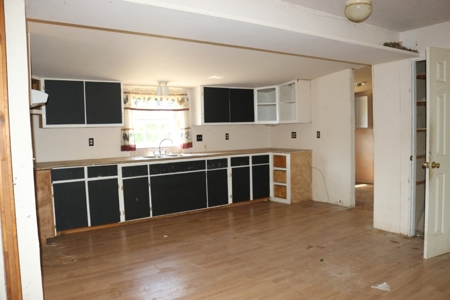 Charming Fixer Upper Home on 21.7 Aces in Peel AR - image 11