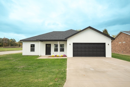 New Construction Home for Sale in Lamar MO - image 1