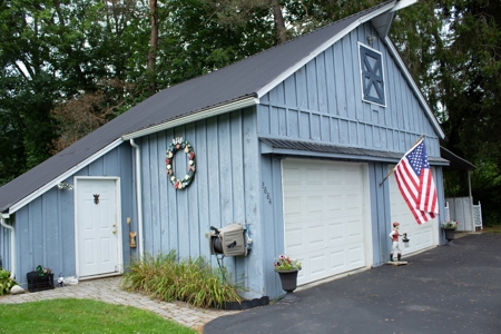 Impressive Cape Cod Country Home - Extra Special Landscaping - image 13