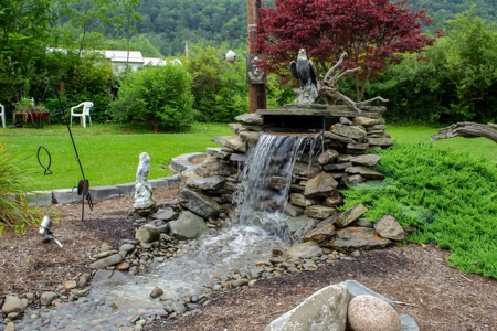 Impressive Cape Cod Country Home - Extra Special Landscaping - image 14