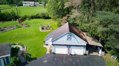 Impressive Cape Cod Country Home - Extra Special Landscaping - image 23