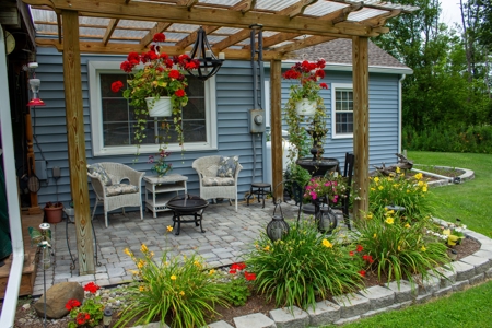 Impressive Cape Cod Country Home - Extra Special Landscaping - image 17