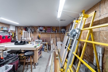 Country Home and Business inside Thayer City Limits - image 25