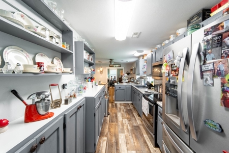 Country Home and Business inside Thayer City Limits - image 18