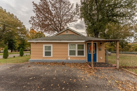 Country Home and Business inside Thayer City Limits - image 4