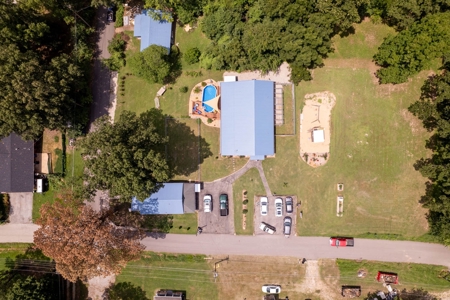 Country Home and Business inside Thayer City Limits - image 39