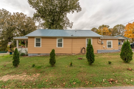 Country Home and Business inside Thayer City Limits - image 5